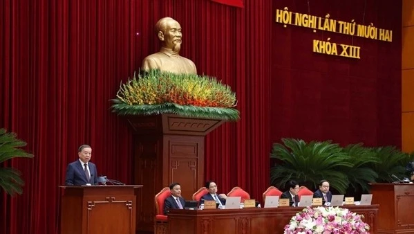 Hội nghị lần này diễn ra trong bối cảnh toàn Đảng, toàn dân, toàn quân ta chuyển trạng thái từ "Vừa chạy vừa xếp hàng" sang "Hàng thẳng, lối thông, đồng lòng cùng tiến" vươn tới tương lai.