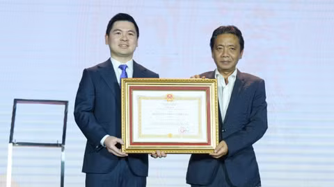 CLB Hà Nội đón nhận Huân chương Lao động hạng Nhì