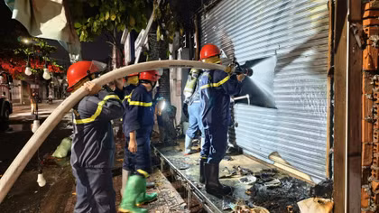 Kịp thời khống chế vụ cháy tiệm bán đồ ăn lúc rạng sáng