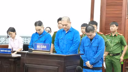 Xách ma túy "giúp" người phụ nữ, 3 người nước ngoài lãnh án
