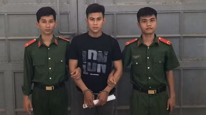 Bắt tạm giam 2 đối tượng lừa tách sổ chiếm đoạt tài sản
