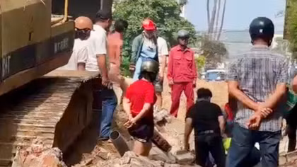 Tường sập khiến 2 công nhân đang thi công thương vong