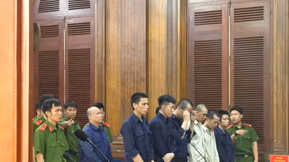 Tuyên án nhóm đối tượng mua bán người dưới 16 tuổi sang Campuchia 