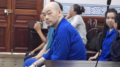 Môi giới mại dâm, chủ nhà hàng người nước ngoài và vợ lãnh án