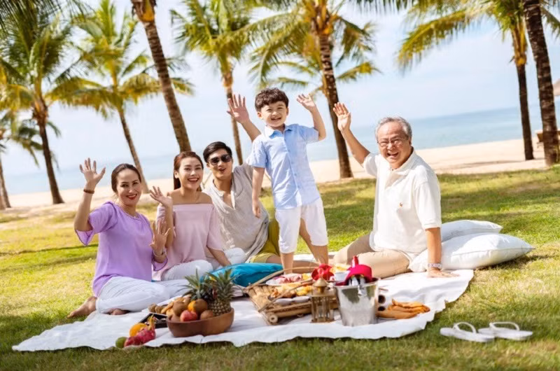 Ảnh gia đình trải nghiệm bữa sáng/khuôn viên khách sạn