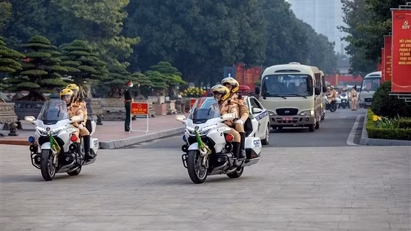 Công an Hà Nội diễn tập tổng duyệt dẫn đoàn đại biểu dự Đại hội XIV