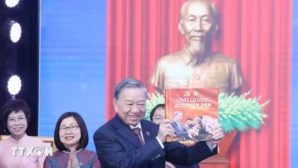 Nhà xuất bản Thông tấn ra mắt ba cuốn sách ảnh chào mừng Đại hội XIV của Đảng