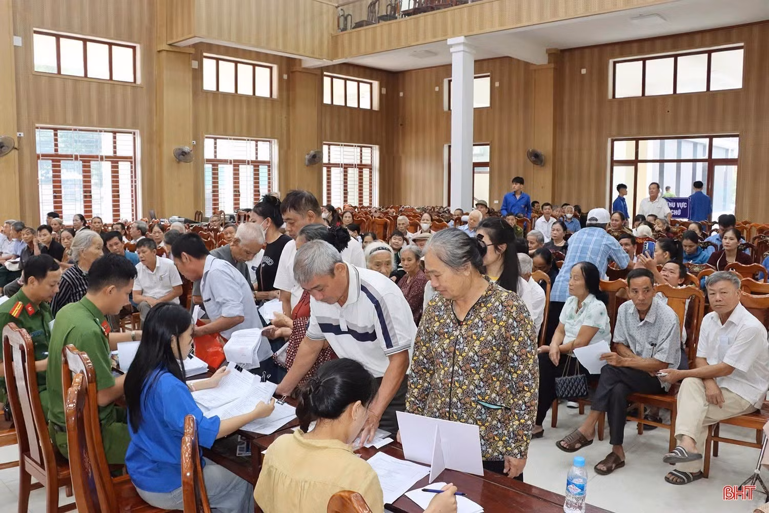 cong-an-ha-tinh-lay-mau-adn.jpg