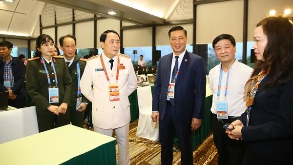 Thứ trưởng Lê Quốc Hùng kiểm tra công tác an ninh tại Trung tâm Báo chí Đại hội XIV