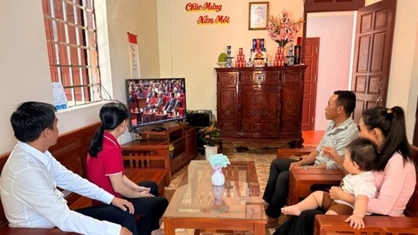 Xem truyền hình trực tiếp khai mạc Đại hội XIV của Đảng trên đảo Trường Sa