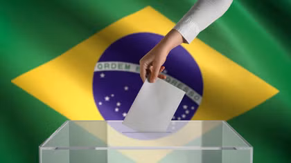 Nhà Bolsonaro trở lại gần hơn với quyền lực