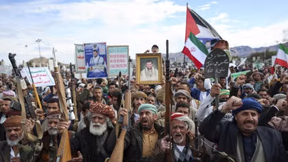 Houthi lại dọa “khóa” Biển Đỏ, liệu thế giới có đường vòng?