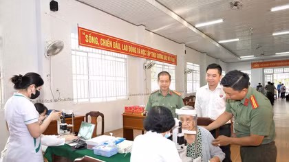 Từ thi đua đến chuẩn mực hành động 