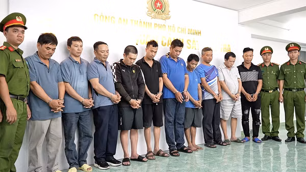 Cảnh sát triệt phá đường dây mua bán chất độc Xyanua xuyên biên giới