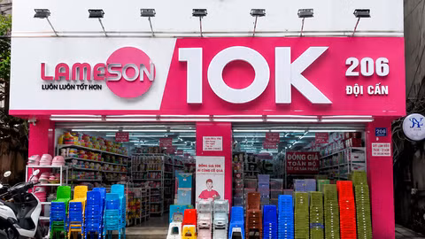 Đồ đồng giá và vòng xoáy tiêu dùng cảm xúc của giới trẻ