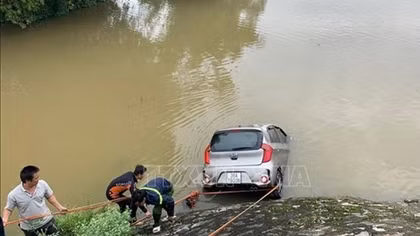 Cảnh sát đường thủy vượt 12km đường sông cứu người thoát "cửa tử"