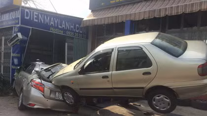 CSGT kịp thời cứu sống cháu bé bị điện giật tại Lễ hội Then Kin Pang