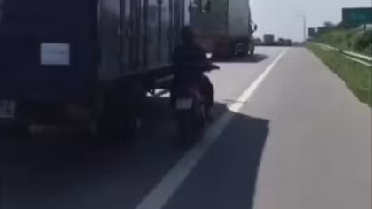 Lung linh pháo hoa trong ngày lễ 30/4 trên thành phố mang tên Bác