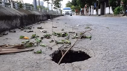 Cảnh sát giải cứu 3 người thoát khỏi đám cháy nhà cao tầng