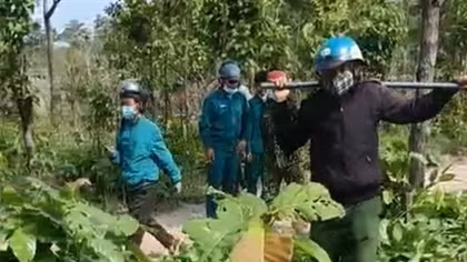 Lan tỏa hình ảnh đẹp của Cảnh sát giao thông hỗ trợ người dân lúc nguy cấp