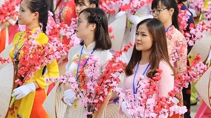 Triển lãm ảnh “Việt Nam - Một dải non sông" và TP Hồ Chí Minh vang mãi khúc khải hoàn
