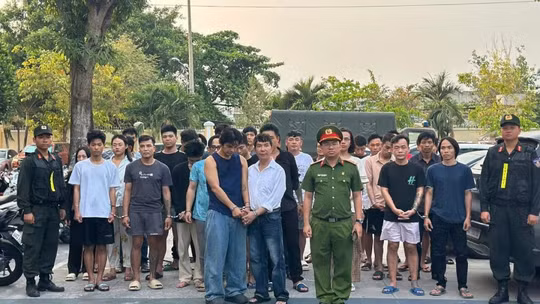 Đốt cả sự nghiệp trên làn khói trắng