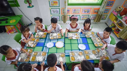 Gỡ “điểm nghẽn” về bữa ăn học đường ra sao?
