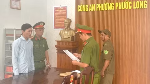 Khởi tố nhân viên giao hàng tham ô tiền của công ty