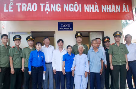 Sâu nặng nghĩa tình ngày về nguồn ảnh 1