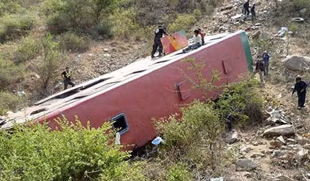 Peru: Xe buýt rơi xuống vực, 19 người thiệt mạng ảnh 1