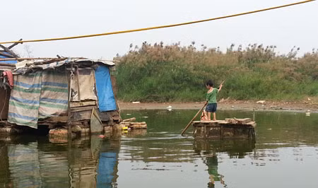Tương lai của những đứa trẻ xóm thuyền chài sẽ đi về đâu?