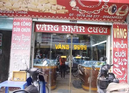 Vụ "dùng mìn giả cướp tiệm vàng": Đường cụt của kẻ ham cờ bạc ảnh 1