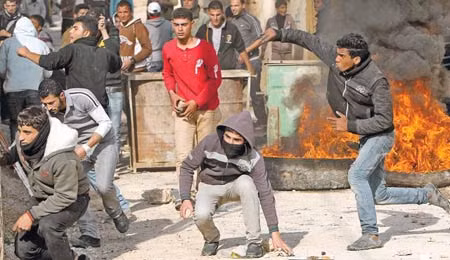 Người Palestine đụng độ với quân đội Israel trong cuộc vây ráp Jenin ngày 2/1/2013.