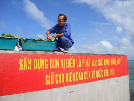 Đến Trường Sa mùa biển động ảnh 2