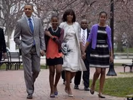 Cả gia đình Obama thường xuyên cùng nhau đi dạo trong công viên.