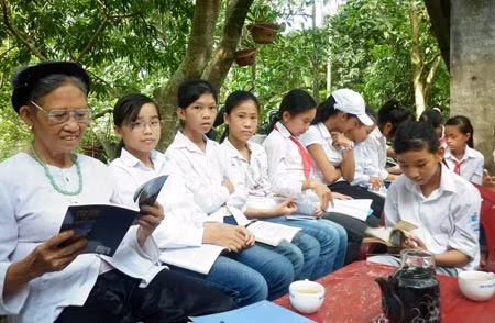 Đọc sách tạo cảm hứng đời sống tinh thần phong phú cho mọi lứa tuổi.