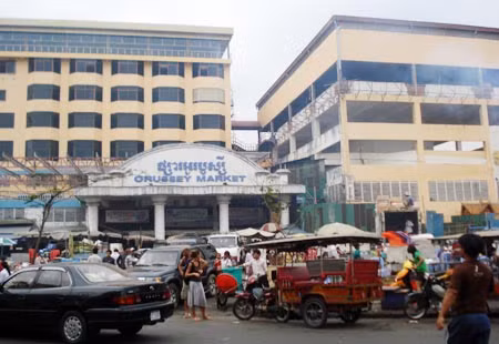 Xuất ngoại săn “răng khểnh” của thú khổng lồ ảnh 1