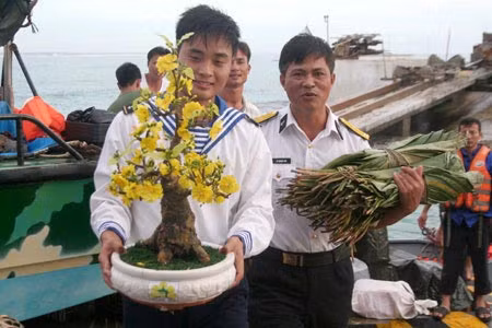Đến Trường Sa mùa biển động ảnh 1