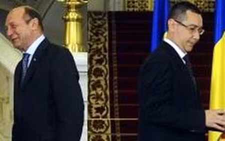 Cặp nhân vật quyền lực nhất Romania luôn "quay lưng" lại với nhau.