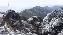 Ngắm băng tuyết phủ trắng núi rừng nhìn từ cáp treo Fansipan