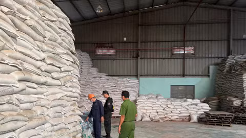 “Núp bóng” doanh nghiệp để sản xuất phân bón giả quy mô lớn
