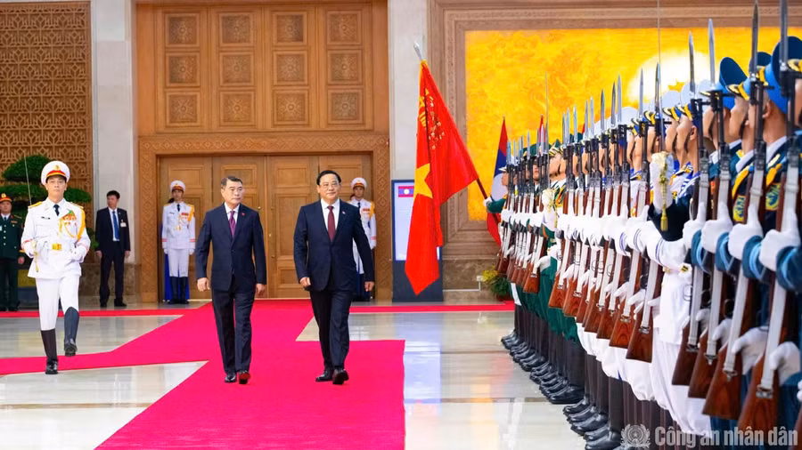 Thủ tướng Lê Minh Hưng chủ trì lễ đón chính thức Thủ tướng Lào
