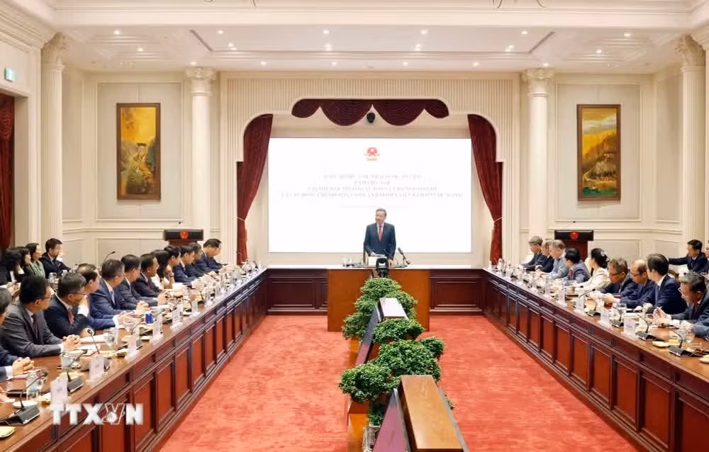 Tổng Bí thư, Chủ tịch nước Tô Lâm chủ trì buổi làm việc với Tập thể Ban Thường vụ Đảng ủy Bộ Ngoại giao và các đồng chí trưởng đoàn Cơ quan đại diện Việt Nam ở nước ngoài. (Ảnh: Thống Nhất/TTXVN)