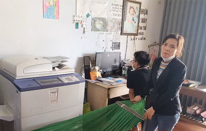 Triệt phá đường dây làm giấy tờ giả quy mô lớn -0