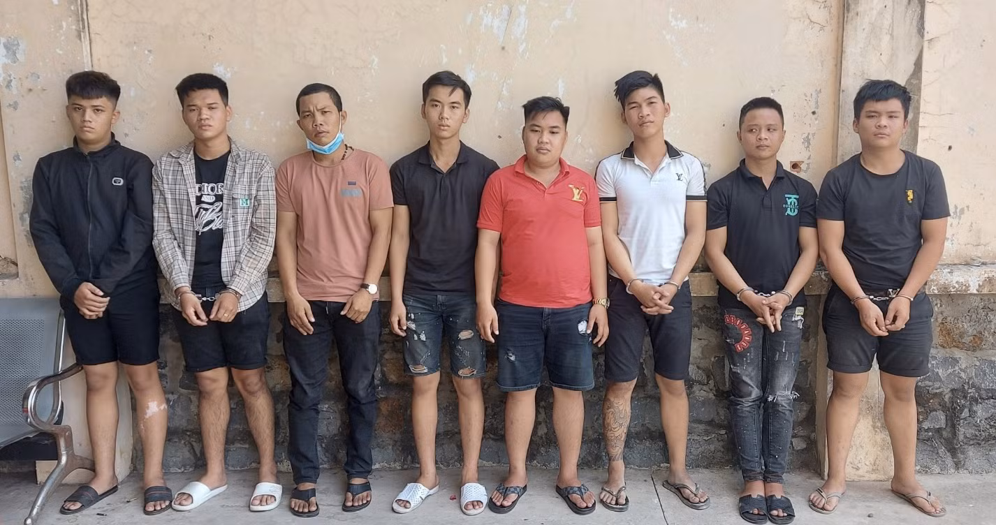 Bắt nhanh nhóm đối tượng dùng súng và má tấu giải quyết mâu thuẫn -0