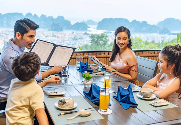 Du lịch nội địa lại “cháy” phòng, khách rộn rã săn tour chào hè -0
