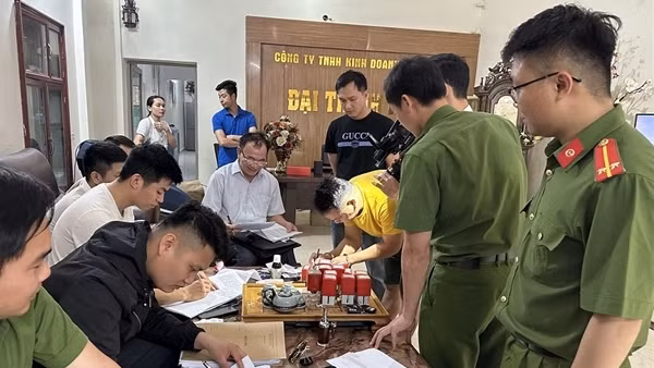 Giám đốc Công ty tài chính tổ chức cho vay lãi nặng, uy hiếp con nợ