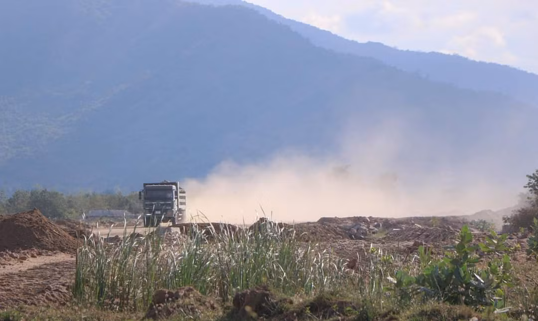 Ninh Thuận kiểm tra xử lý xe quá tải, hết hạn đăng kiểm vận hành tại dự án đường cao tốc -0