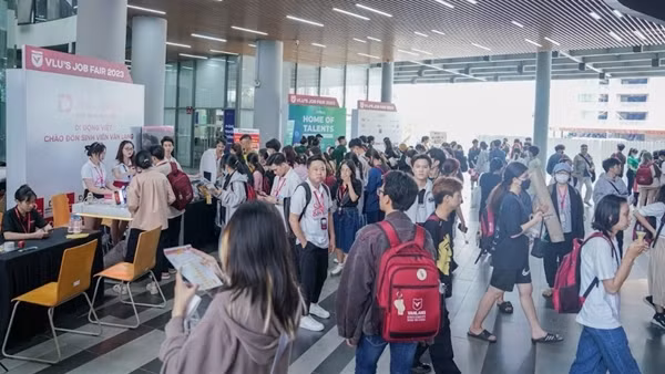 Hơn 8.000 việc làm được cung cấp tại Ngày hội việc làm dành cho sinh viên