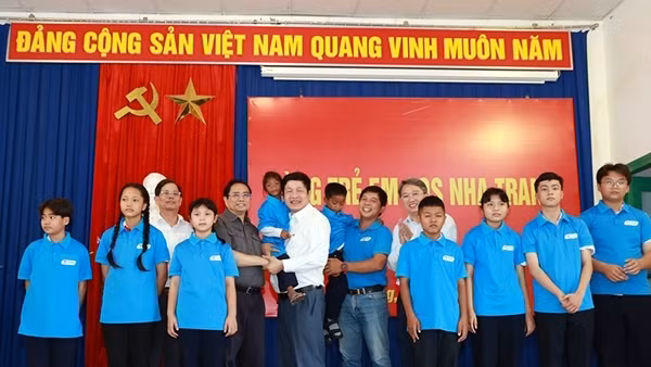 Thủ tướng dự lễ đón nhận trẻ mồ côi do COVID-19 của Trường Hy Vọng